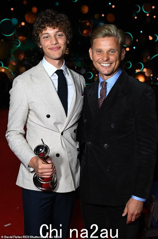Bobby 的父母是 Jeff Brazier 和 Jade Goody,在向已故母亲献上情感表演后,他将在决赛中第二次表演情侣选择(图于 2023 年 9 月)