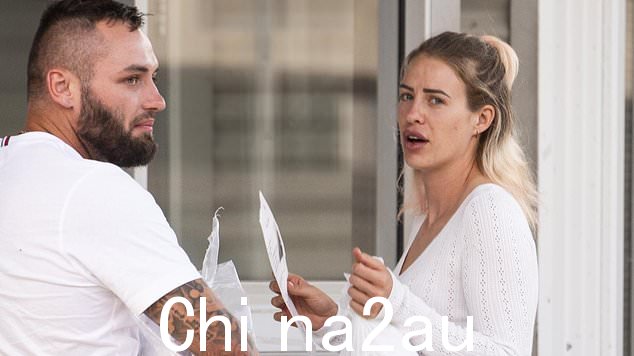 这个场景标志着这位前真人秀选手的巨大变化,她是 35 岁的餐厅经理单身汉托马斯·马卢切利送回家的第四位想要成为新娘的人