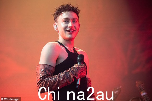 奥利·亚历山大 (Olly Alexander) 承诺,他的欧洲歌唱大赛将是一场“疯狂的旅程”,因为他我们已经公布了他明年代表英国参加音乐比赛的计划的第一个细节