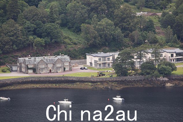 高地度假胜地已经拥有直升机停机坪、两座大住宅、一间狩猎小屋、一个游泳池和一个健身房(如图:Inverinate House(左侧)和新建住宿)