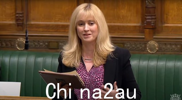 Rosie Duffield(如图),坎特伯雷工党议员,去年在利物浦举行的工党会议上利用一次边缘活动威胁,如果伊扎德被允许进入全女性候选名单,他将退出该党”。 class=