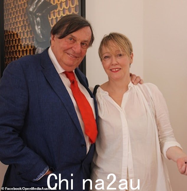 巴里·汉弗莱斯 (Barry Humphries)(左)的女儿艾米丽(右)打破沉默,因有传言称她抵制 12 月 15 日的国家纪念活动,因为 69 岁的理查德·威尔金斯 (Richard Wilkins) 担任主持人