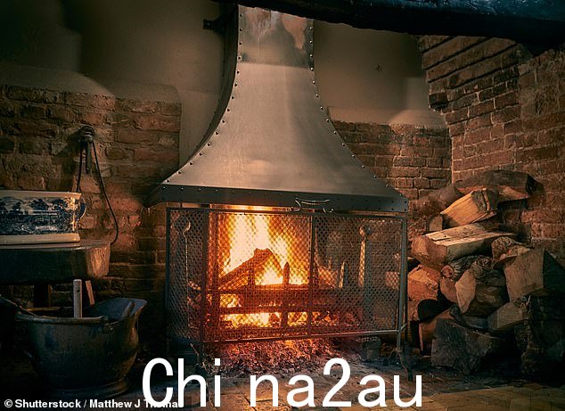 节日:火灾可以在圣诞节营造场景,但它们需要处于良好的工作状态