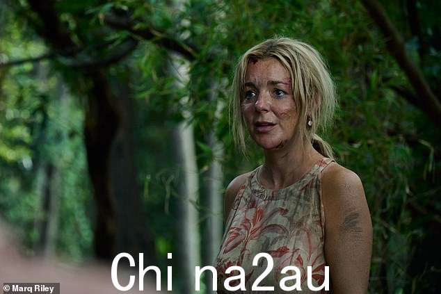派拉蒙+神秘惊悚系列改编自露西·克拉克的小说,跟随洛里霍尔姆(谢里登饰演)和她的妹妹艾琳,他们的假期变成了一场噩梦