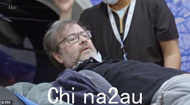 德里克在 2020 年感染新冠病毒后一直受到健康问题的困扰,上周心脏病发作,目前正在医院为生命而战