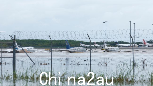 凯恩斯机场在早些时候被洪水淹没后已重新开放。图片：Brendan Radke 