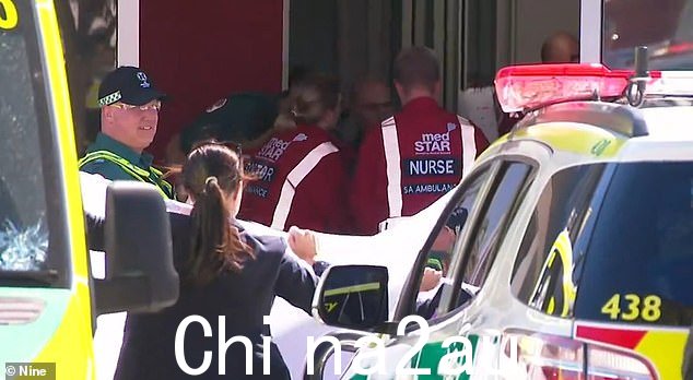 警方正在调查周三下午在普林普顿发生的一起明显随机刺伤袭击事件