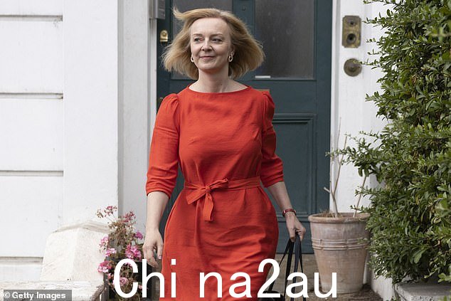 Liz Truss 还警告说,保守党议员的指导方针会遭到强烈反对,他们希望看到学校彻底禁止社会转型,并希望新的指导方针得到法律的支持