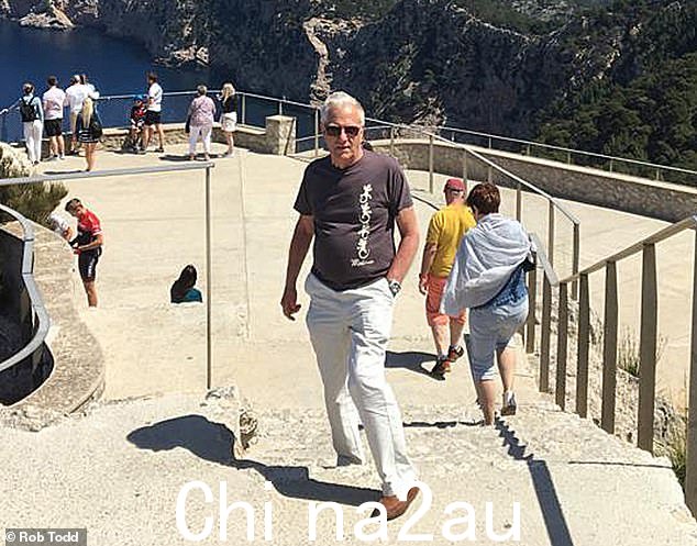 震惊的家人还发现卡地亚说服她的伴侣将他的保时捷 Boxster 以及他的企业养老金转交给她