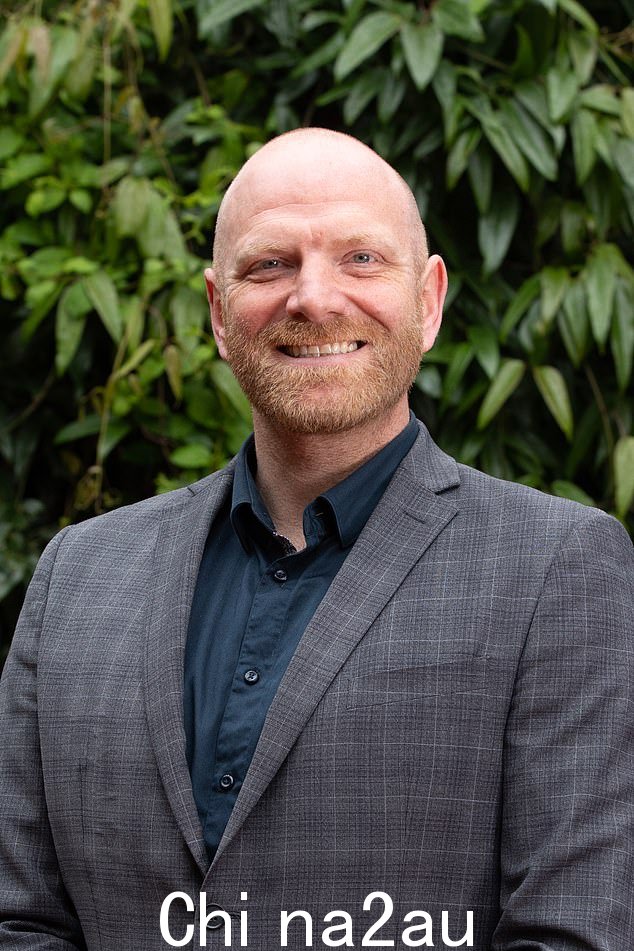 Aaron Wright(如图)是狮子学院信托基金会的 Brook House 小学和 Leigh Beck 小学的执行校长