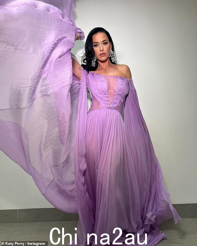 凯蒂·佩里 (Katy Perry) 周四在 2023 年 VinFuture 奖颁奖典礼期间在越南登台,表彰科学突破,这是她在该国的首次表演,展现了令人瞠目结舌的魅力