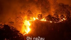西澳丛林大火紧急情况：两场更猛烈的大火迫使更多珀斯居民被迫逃离家园