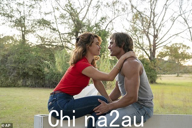 歌舞青春明星承认每天起床去健身房训练“相当乏味”(图中莉莉·詹姆斯饰演帕姆和扎克)