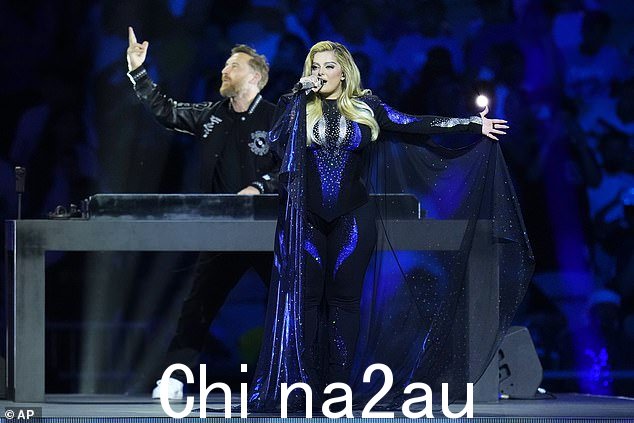 Bebe Rexha 和 David Guetta 周五在沙特阿拉伯吉达举行的足球俱乐部世界杯决赛之前在球场上表演