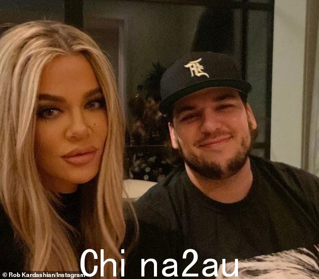 Khloe 之前在给小家伙的生日帖子中表示,她认为塔图姆看起来“太像你叔叔了”