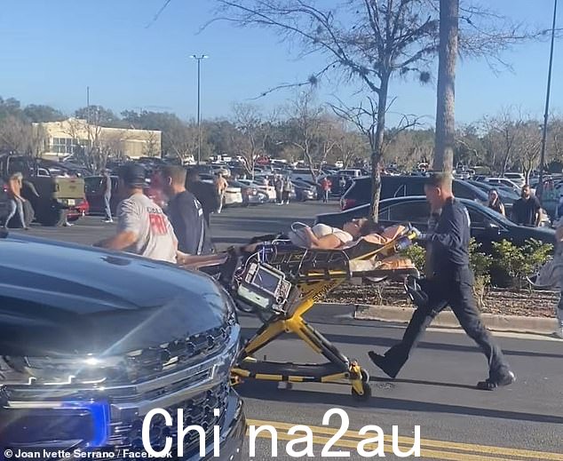 佛罗里达州中部一家购物中心发生枪击事件,造成一人死亡、一人受伤,嫌疑人周六下午仍在逃