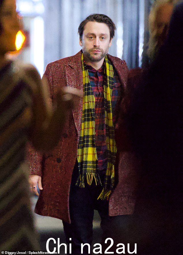 继承之星基兰·卡尔金 (Kieran Culkin) 与妻子 Jazz Charton 一起出席派对