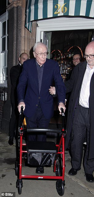 Michael Caine 是 Harry's Bar 的常客,于 2022 年 11 月出现