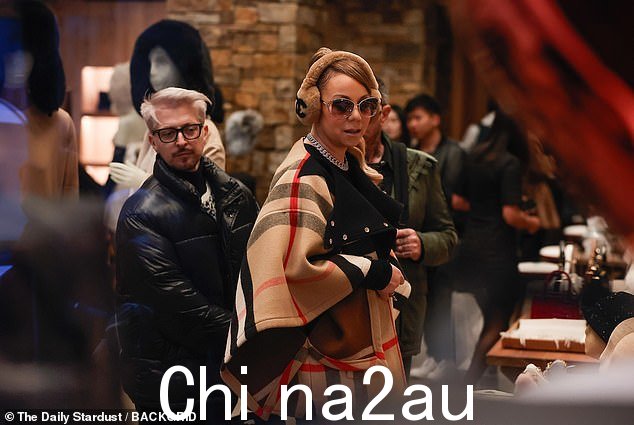 凯莉,54 岁,与前夫尼克·卡农 (Nick Cannon) 育有 12 岁双胞胎摩洛哥人和梦露