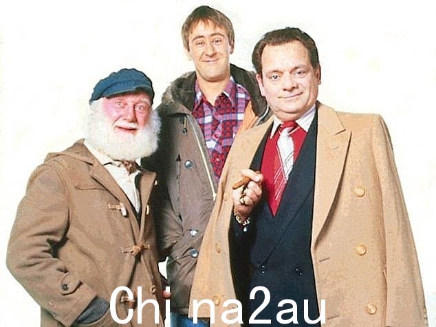 粉丝们很高兴看到电视传奇人物重返银幕观看周日的圣诞节特别节目《只有傻瓜和马》