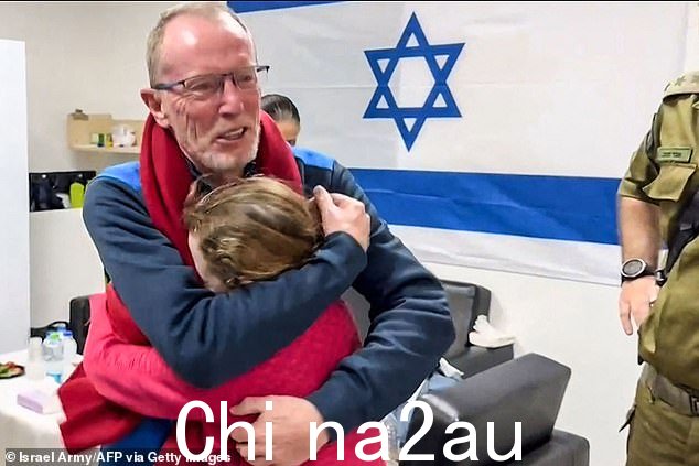 当这位爱尔兰人被错误地告知她的尸体被发现时,他对这个消息表示欢迎,因为他说这比她在贝埃里基布兹的野蛮袭击中被扣为人质要好