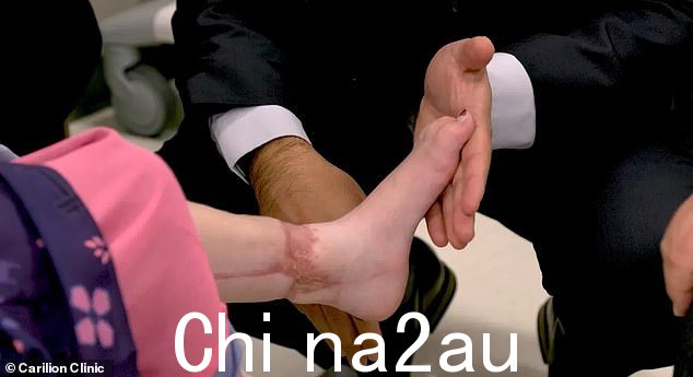 坚持连续第三年参与制作 - 奥布里甚至在几个月后怀疑自己是否能再次行走后,成功地在没有轮椅的情况下进行表演
