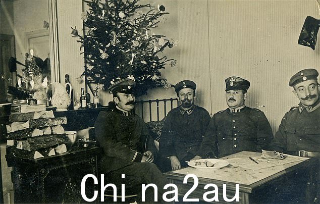 同时 B英国人对第一次世界大战暂时和平的描述有据可查,但英国读者基本上不了解德国人的观点 - 直到现在