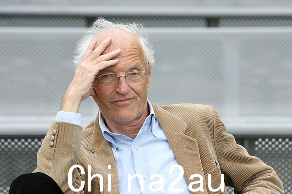剧作家兼小说家 Michael Frayn,90 岁,回答我们的健康测验