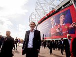 在吉姆·拉特克利夫爵士宣布向该足球俱乐部投资 13 亿英镑后，曼联的股价在节礼日上涨了 4%...红魔队的价值现已升至 49.6 亿英镑