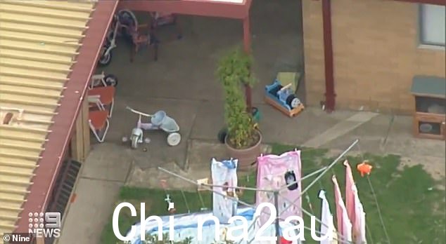 佩里诺维奇一家被杀的后院景观