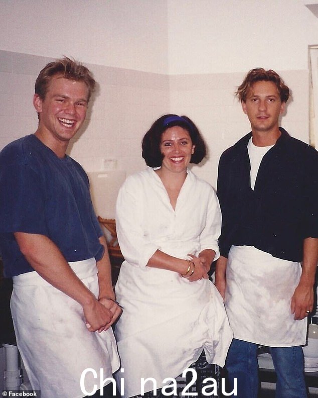 Granger(左)在 Darlinghurst 的 Bills 餐厅 1993 年开业时拍摄的照片