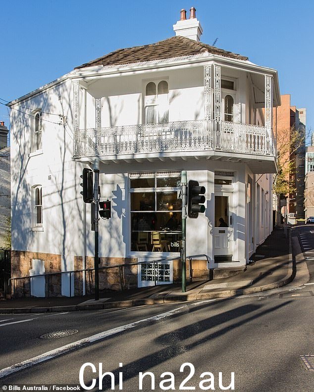 Granger 21 岁时从艺术学校退学,并于 1992 年在悉尼达令赫斯特 (Darlinghurst) 开设了他的第一家“bills”餐厅(如图)