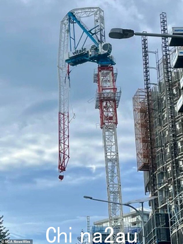 建筑工地上的起重机(如图)无法承受黄金海岸伯利角恶劣天气的力量