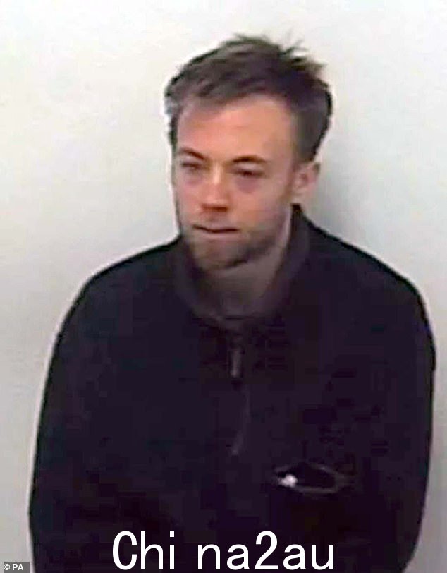 Jack Shepherd(如图)在夏洛特死后逃亡到佐治亚州