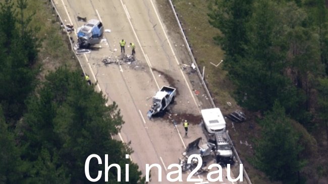 两人周五,新南威尔士州利斯戈发生多车相撞事故,造成多人死亡、十几人受伤。图片:澳大利亚天空新闻