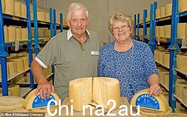 该公司在当地拥有忠实的追随者,许多顾客发誓一旦当前的麻烦结束,他们将购买更多的奶酪。图为约翰和露丝·柯卡姆