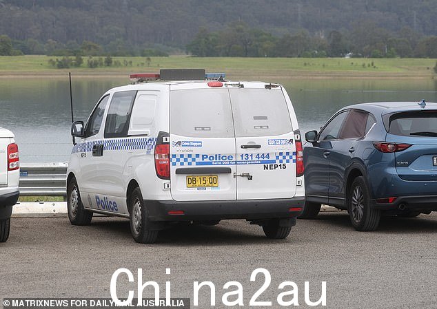 周五在彭里斯海滩的停车场短暂看到一辆警车
