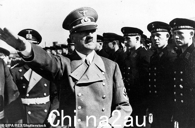 阿道夫·希特勒于 1939 年 4 月 2 日看望“沙恩霍斯特”号军舰上的船员