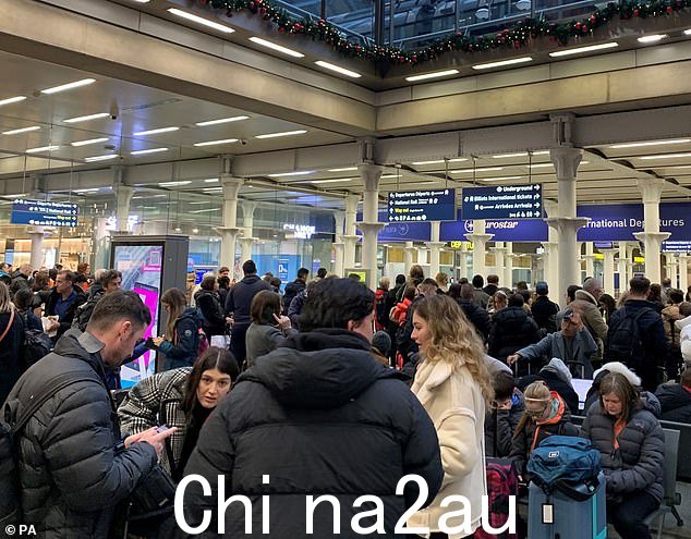 周六早上圣潘克拉斯的乘客,因为前往泰晤士河以南的欧洲之星和东南航空服务已被取消