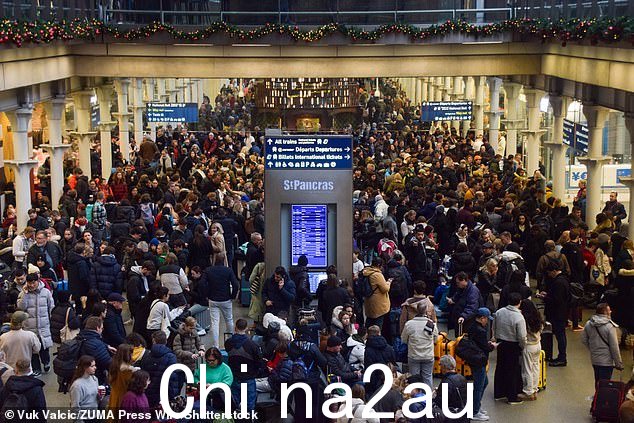 周六,伦敦圣潘克拉斯国际车站的乘客发现,所有前往泰晤士河南岸的火车(包括欧洲之星服务)均已被取消