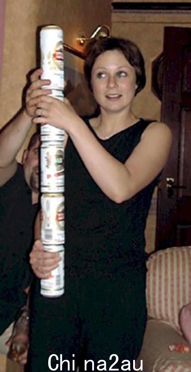 48 岁的罗卡女士于 2012 年戒酒,即慈善机构酒精变革组织发起“戒酒一月”的前一年,她补充道:“我以前也做过类似的事情 - 我会告诉自己是否可以戒酒六周或一个月就可以了,没有问题'