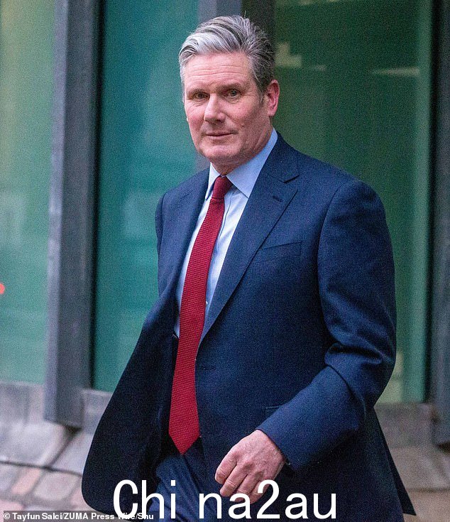 凯尔·斯塔默爵士(如图)每年将为工薪家庭增加 2,200 英镑,内阁部长声称