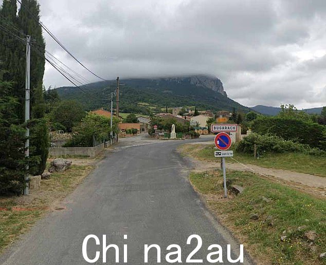 当地消息来源认为她已经逃到了布加拉赫(如图),这是一个深受阴谋论者欢迎的偏远村庄,距离她从史密斯先生租来的房子仅 25 英里
