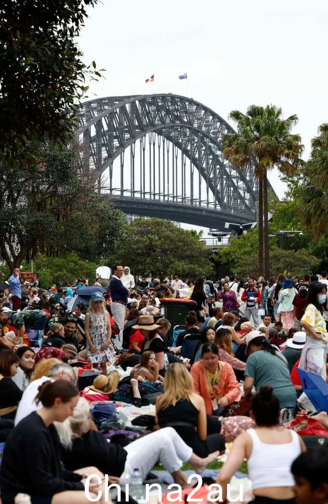 预计将有大约一百万悉尼人在海港排队庆祝新年前夜。图片：Richard Dobson