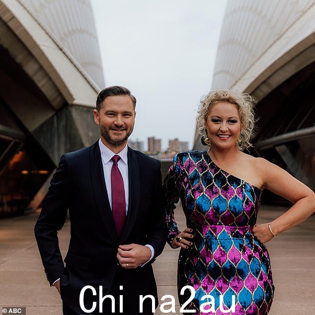 ABC 一年一度的除夕报道让数十名观众印象深刻。该节目由 Charlie Pickering、Zan Rowe 和 Concetta Caristo 主持,演员包括 Angie McMahon、Mark Seymour 和 Grent Perez。主持人如图所示