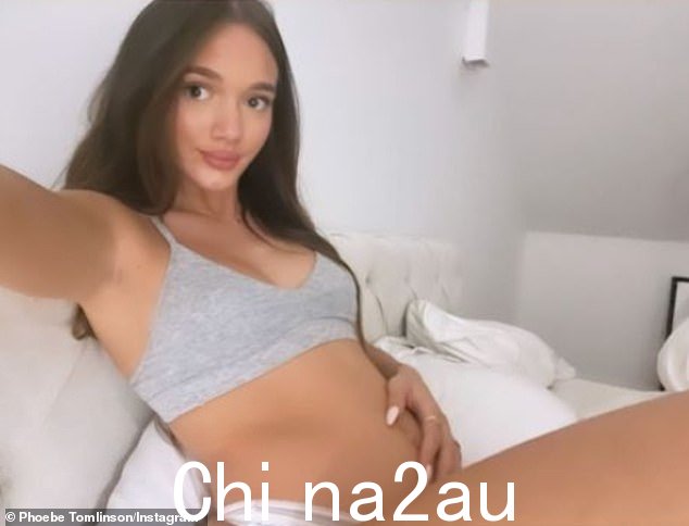 一位粉丝问道:“你对宝宝的到来感到紧张还是刚刚准备好?”她回答道:“我每天都感到更加紧张,因为我不想被诱导!”