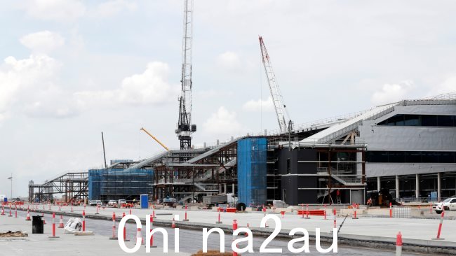 尽管取得了重大进展在机场本身的建设中,人们对周边的发展提出了担忧。图片:Jonathan Ng
