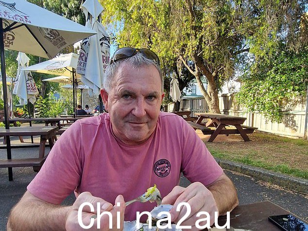 John Holland,63 岁,周一下午 2 点 20 分左右,在维多利亚州大洋路安格尔西以南的 Hutt Gully 海滩入水后立即被撕裂溺水身亡