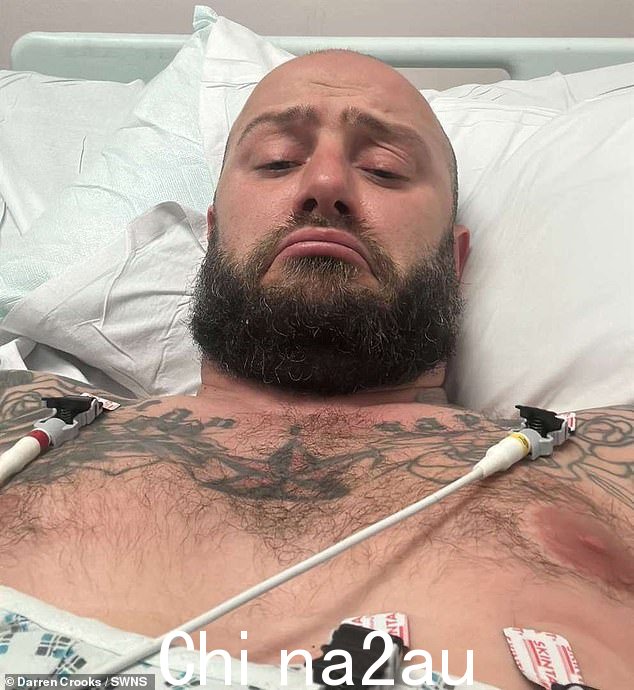 Darren Crooks,37 岁,在医院拍照。他现在正在对肯特郡议会采取法律行动