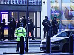 戏剧性时刻，警察突袭 Showcase 电影院，逮捕 49 岁的利物浦枪击案嫌疑人，并封锁房屋